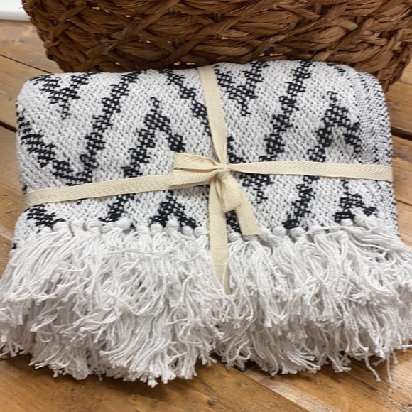 New Chevron Weave Throw - Picture 2 of 3